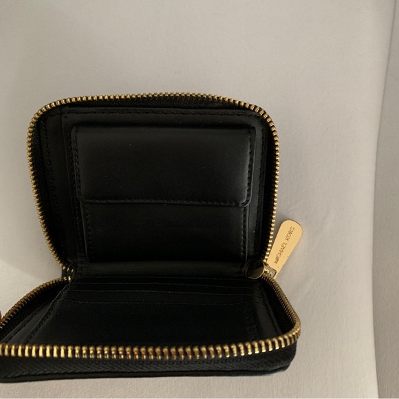 Michael Kors Black Jet Set Zip Around Bifold Wallet - Picture 5 of 9